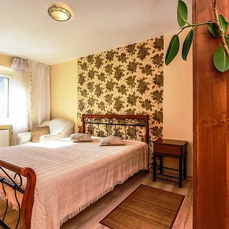 Neriesapartment No.3 With Terrace In Centrum *